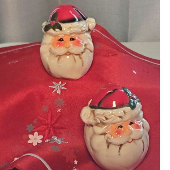 Old World Santa Claus Salt and Pepper Shakers Kitschy Face ~Vintage~ - Picture 1 of 5